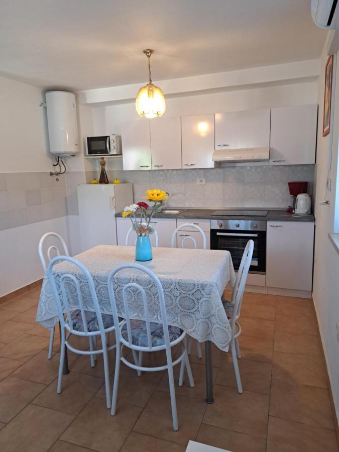Apartman Aja Kaštelir Exterior foto